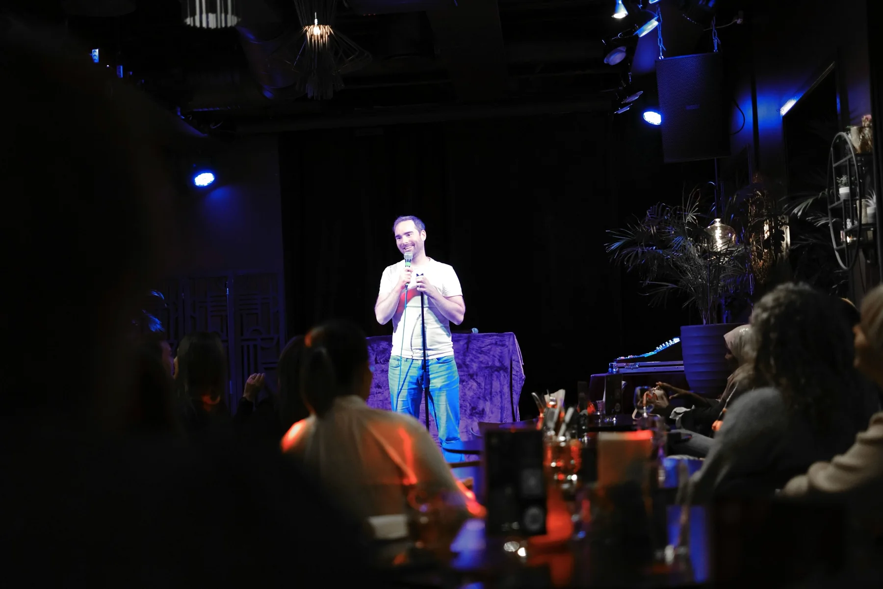 Eirik performing under warm club lighting